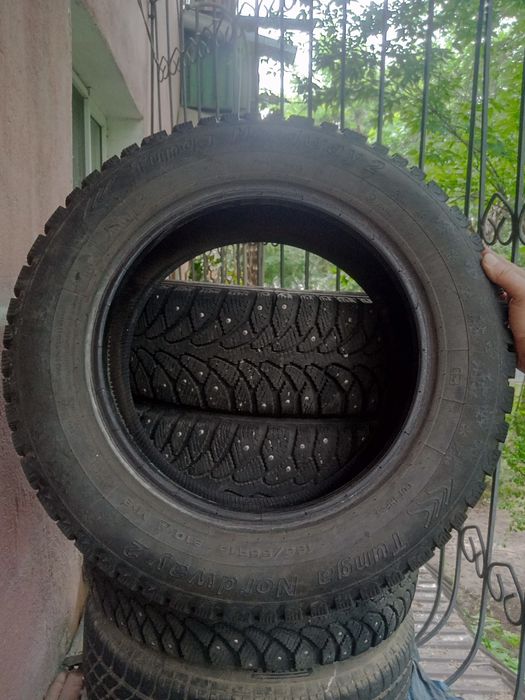 Продам зимнию шипованную резину