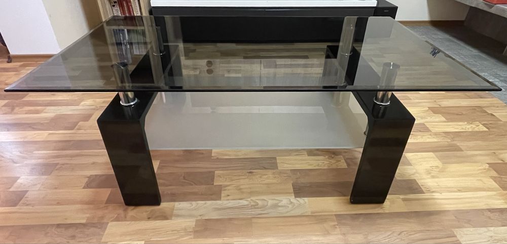 Стъклена холна маса