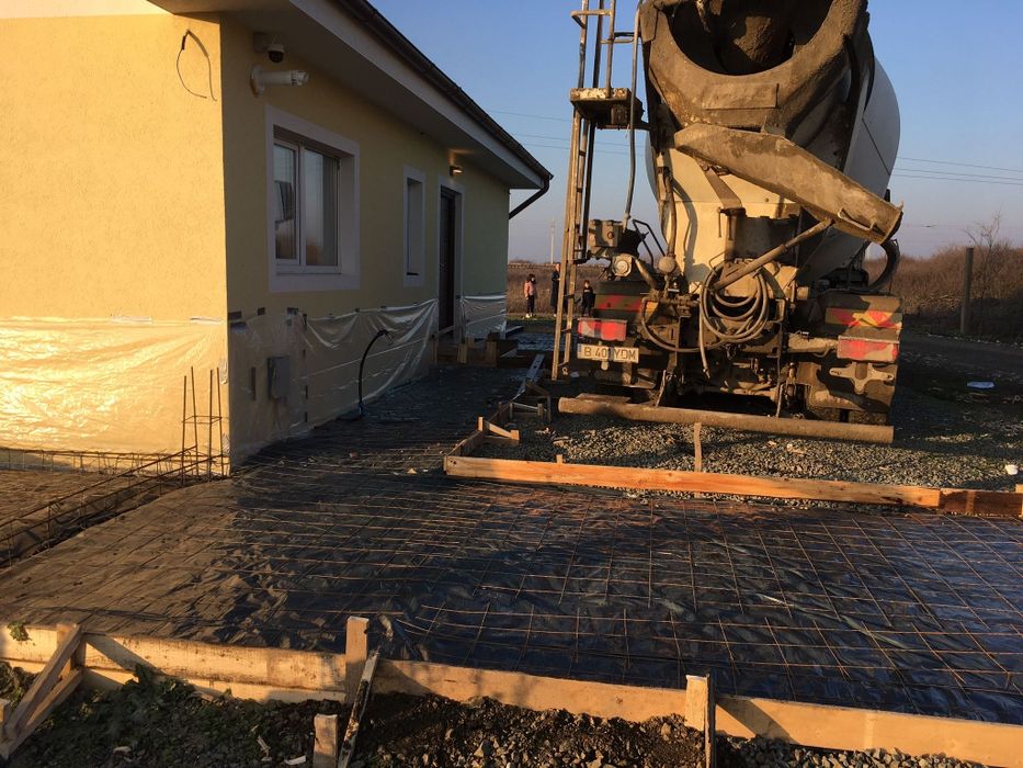 Fațade,  case la roșu,  gri , acoperiș, structuri,  betoane Am o echip