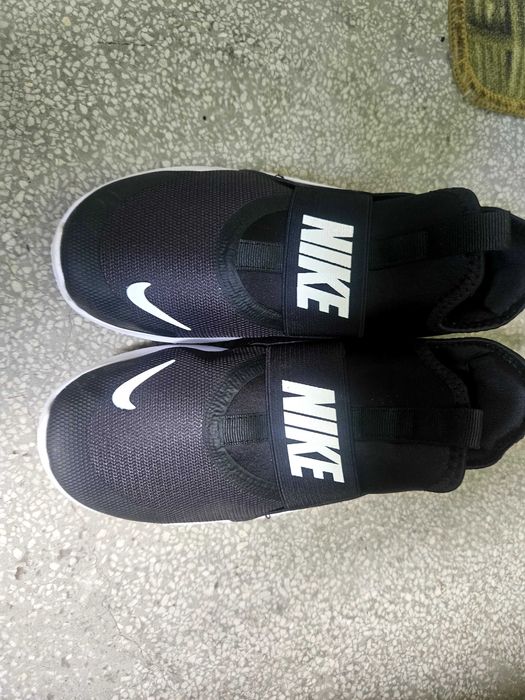 Нови оригинални детски маратонки Nike, 39 номер