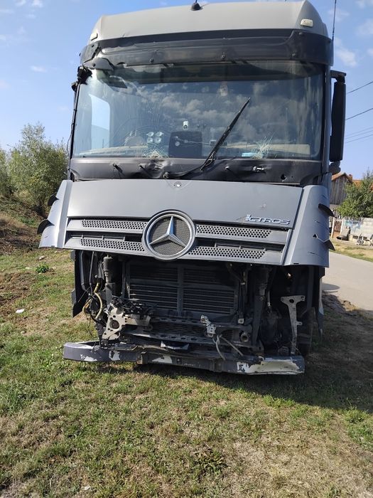 Vând  mercedes cap