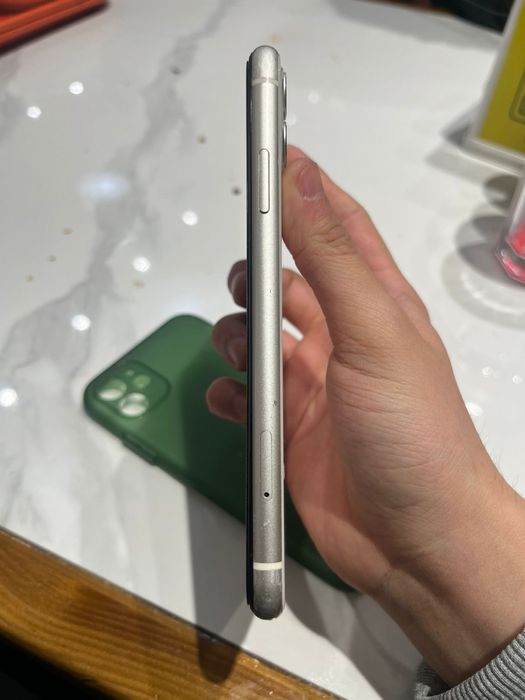 Продам айфон 11 /128