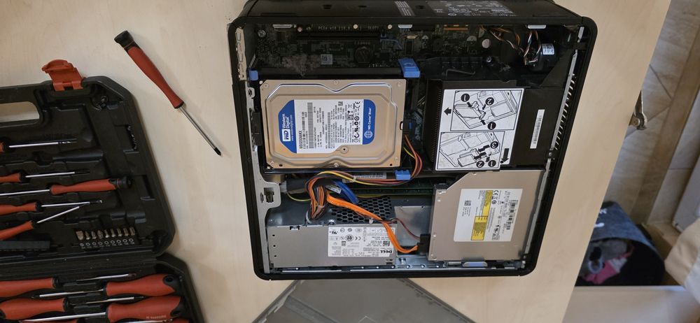 Продавам Настолен компютър Dell SFF за части, без хард диск (София)