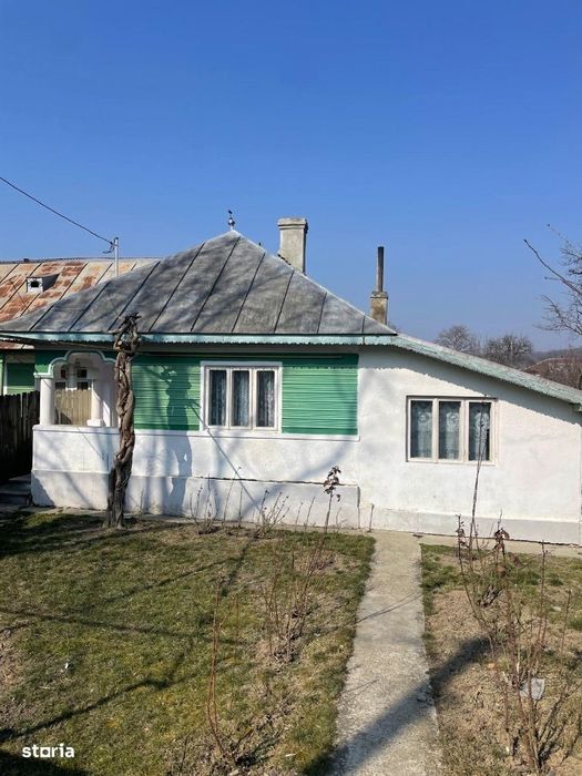 Casa batraneasca ,Margineni,teren 440 mp
