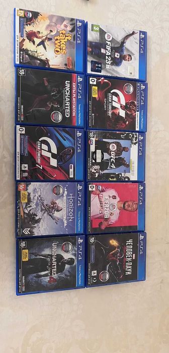 PlayStation 4 + 12 топовых дисков + 2 геймпада.