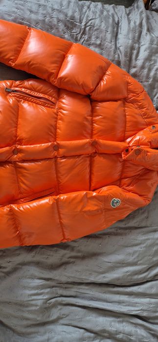 Vând geaca moncler