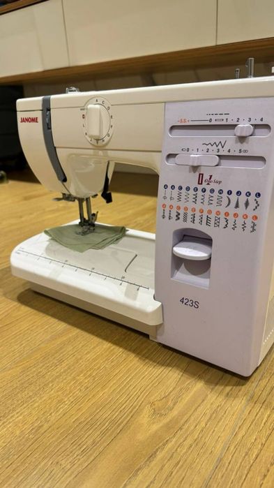 Швейная машина Janome 423 S