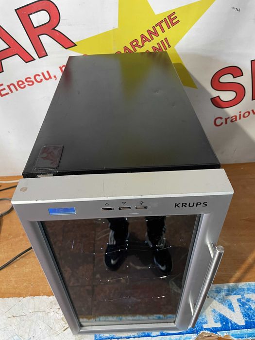 Racitor de vinuri Krups JC 10   8 sticle, Panou control tactil cu afisaj electronic,