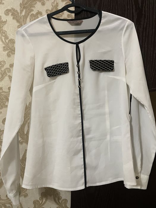 Рубашки и блузки разные в отличном состоянии