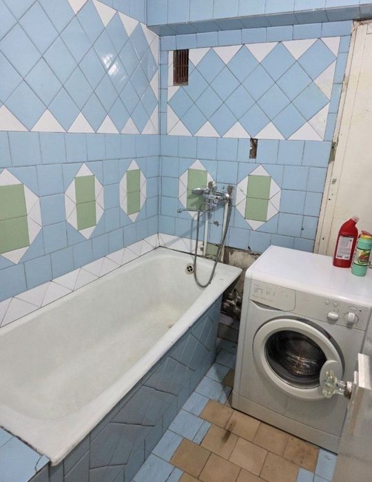 Drujba Narodov Komolon uch xonalik