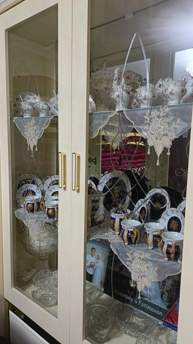 Servis idishlar sotiladi