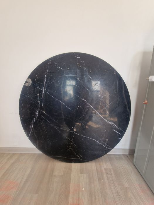 Мрамор круглый формы в пленке