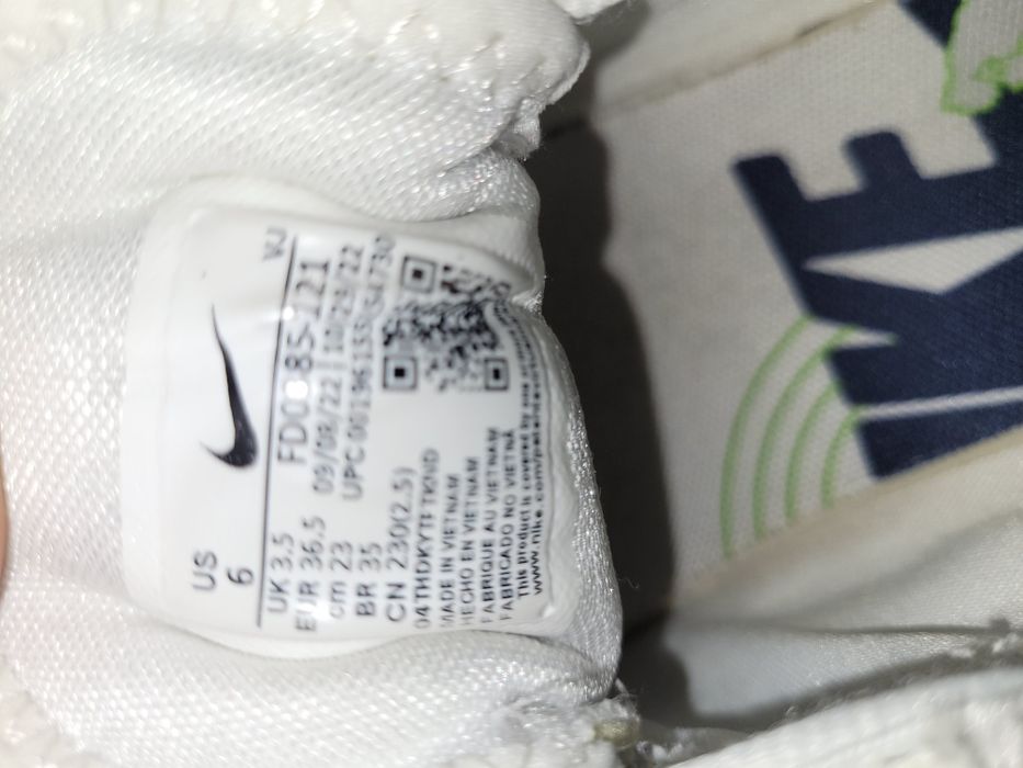 Nike marimea 36.5      2 purtari