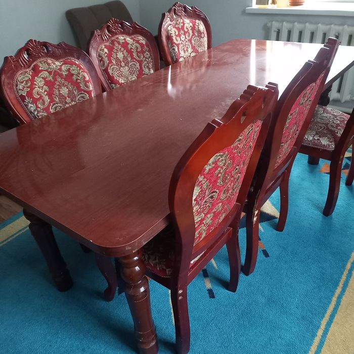 Стол со стульями