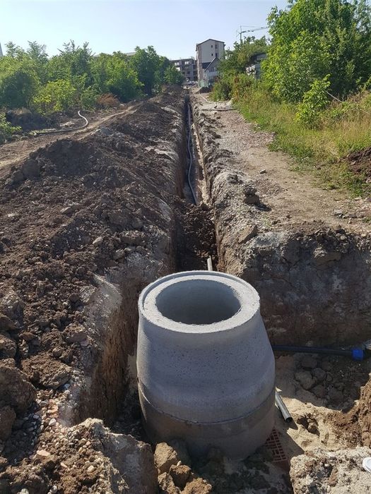 PAVAJ • CANALIZARE • AMENAJĂRI CURȚI EXTERIOARE
Executămți, alei, trotuare, parcări și spații