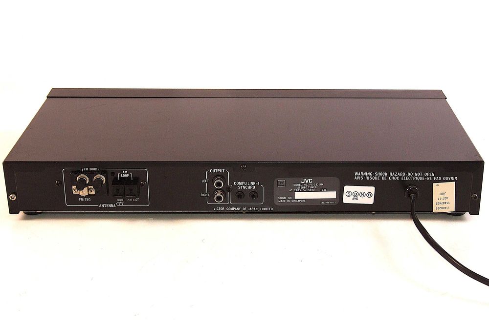 Tuner JVC FX-333L, 3 lungimi de unda, memoreaza 40 posturi, IMPECABIL estetic si functional