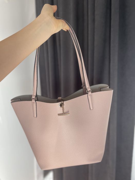 Чанта Guess.