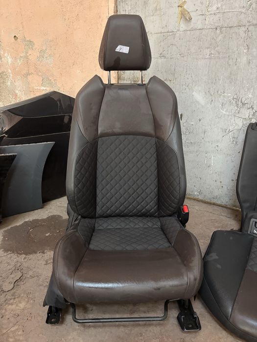 Салон за Toyota C-HR