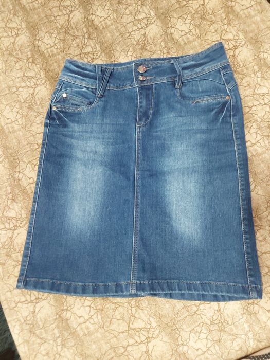 Дънкова пола, вталена