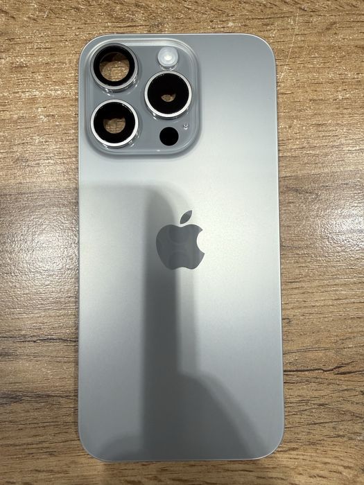 Заднее стекло iPhone 15 pro natural titanium.