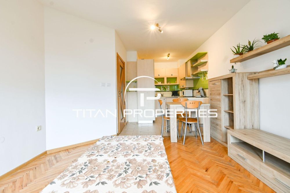 Дава се под наем Двустаен апартамент в София, Център - 65 кв.м за 614 € - Снимка #1