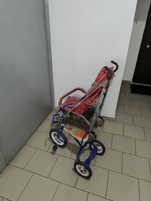 Детская коляска красная