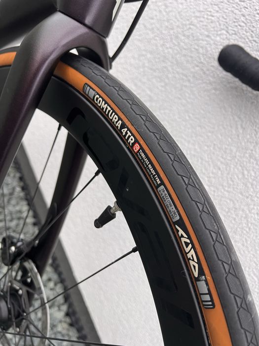 Cursiera sosea Giant TCR Advanced Pro 1 Disc Carbon, Sram AXS 2x12, roti carbon Roval C38, powermeter Quarq