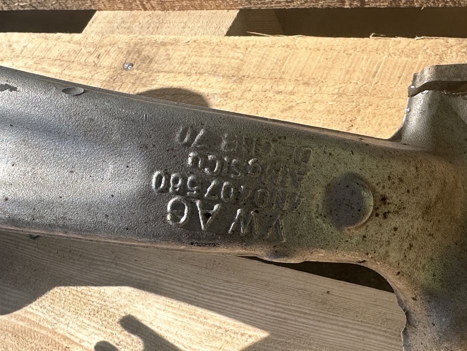 Десен шенкел AUDI A8 D5 4N0407242B