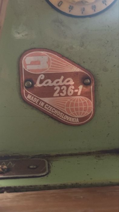 Швейная машинка со столом lada 237-1