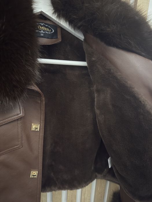 Кожено яке с пух на яката и ръкавите