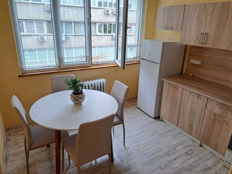 Дава се под наем Тристаен апартамент в София, Център - 100 кв.м за 650 € - Снимка #3