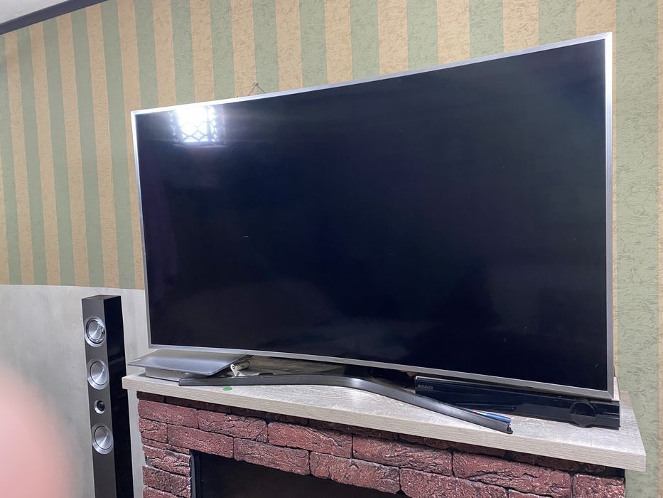 Продам телевизор самсунг 55’ изогнутый