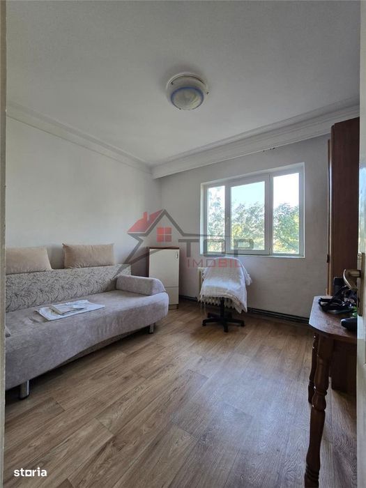 Mircea cel Batran , 2 camere decomandat, etaj intermediar, liber