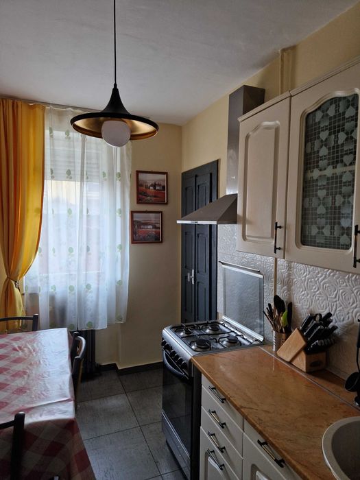 Proprietar, apartament 3 camere, confort 1, decomandat, Piața Mică