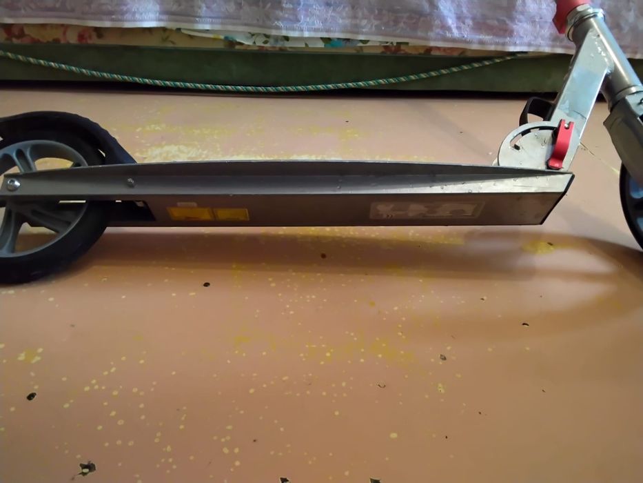 Самокат б/у (Roces)