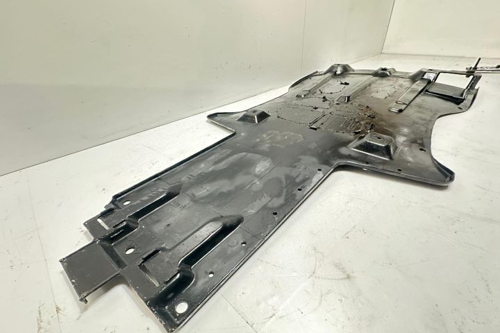 Scut motor 7L8825231 Volkswagen VW Touareg generatia 1 7L seria