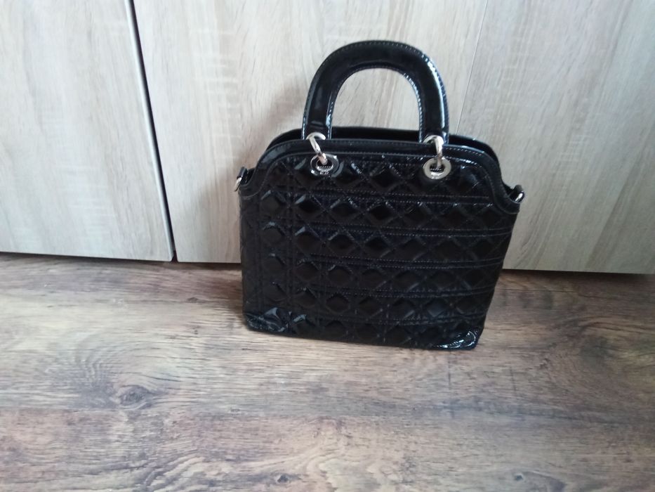 Дамски маркови чанти Chanel   , Cristian Dior и  Guess, изключително запазени