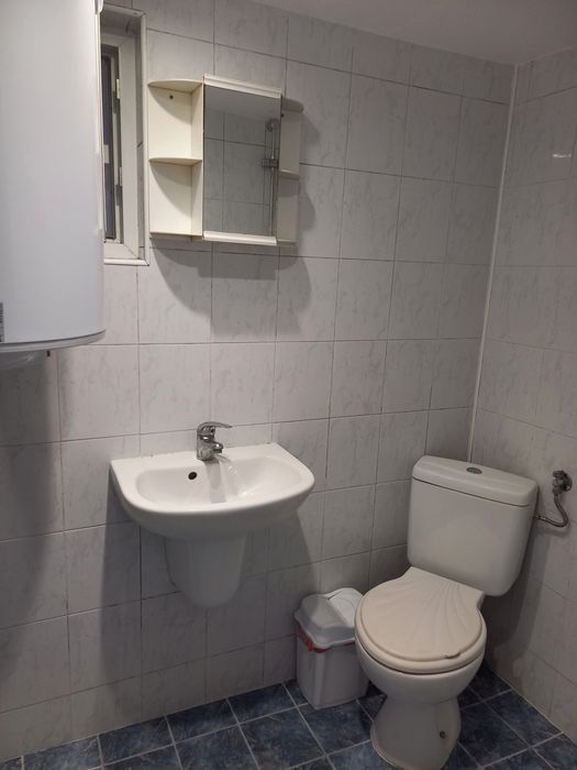 Самостоятелна къща под наем с.Браниполе. 

Състои се от 3 ста