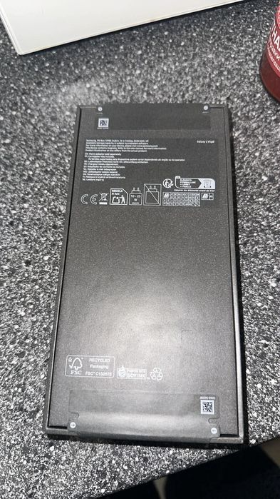 Samsung Galaxy Z Flip8 -sigilat culoare Graphite