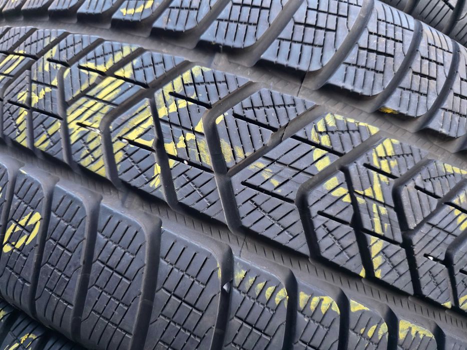 2бр Зимни гуми 275 55 19 - Pirelli - DOT 2024