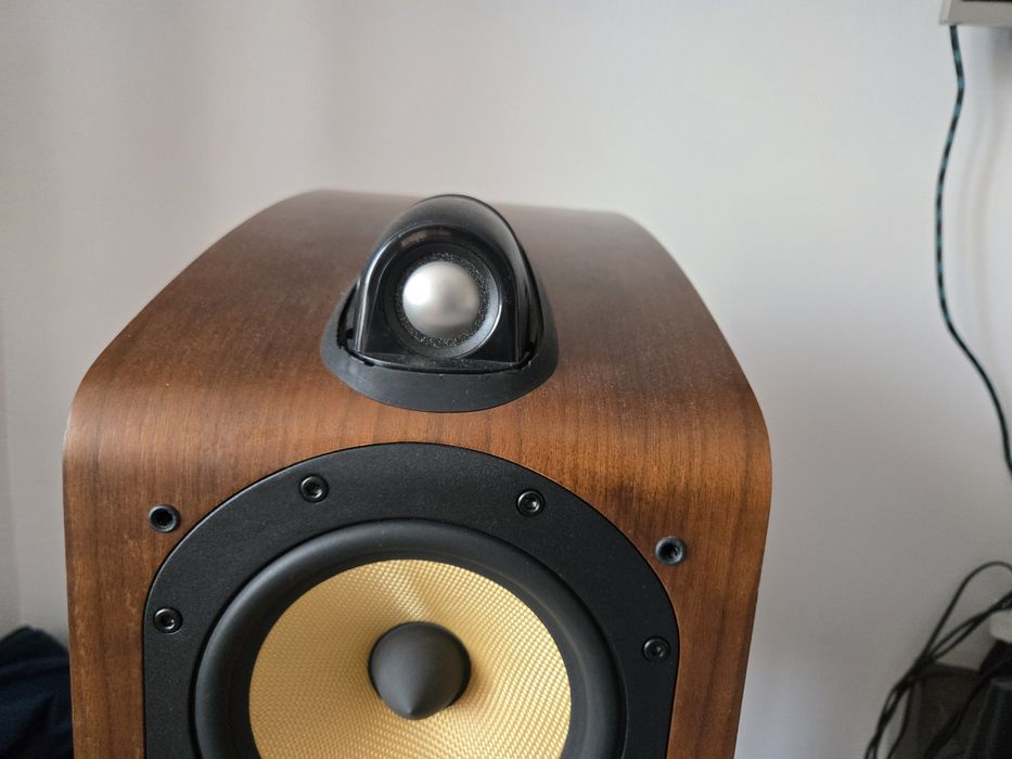 Bowers and Wilkins 705 S1