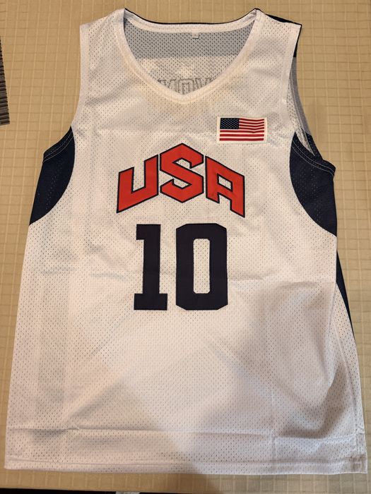Продавам Чисто ново USA Bryant #10 баскетболно джърси!