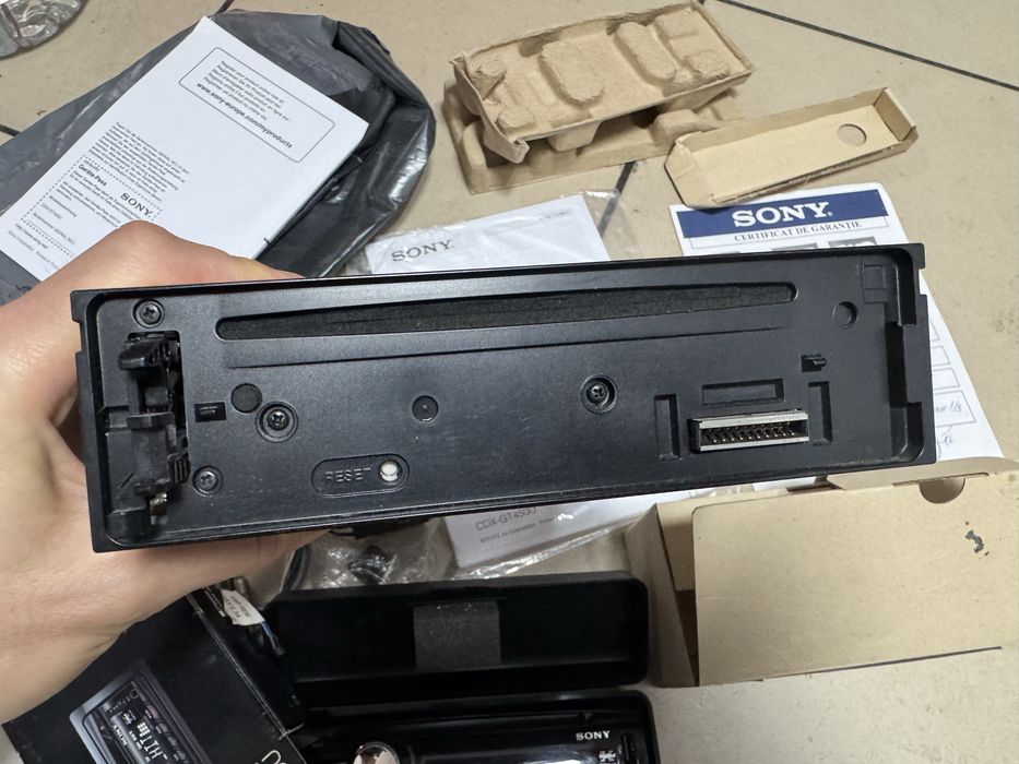 Casetofon / CD / USB player auto Sony xPlod CDX-GT450U stare foarte bună, 52W X 4 canale