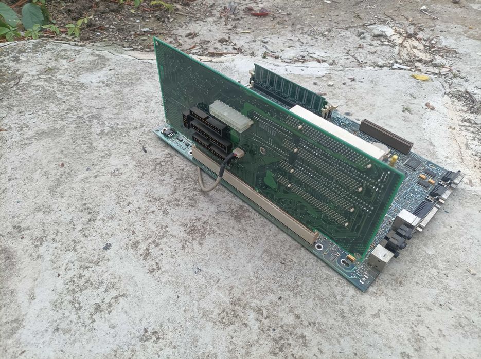 Compaq Deskpro Slot 1 дънна платка + PCI/ISA Riser – 440BX AGP – Retro PC