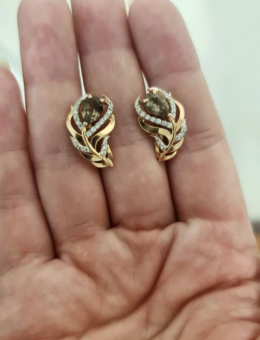 Новые золотые серьги 585 пробы с топазом