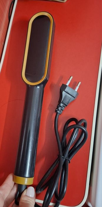 Perie termică de îndreptat părul Wavytalk 2 în 1, de culoare neagră.