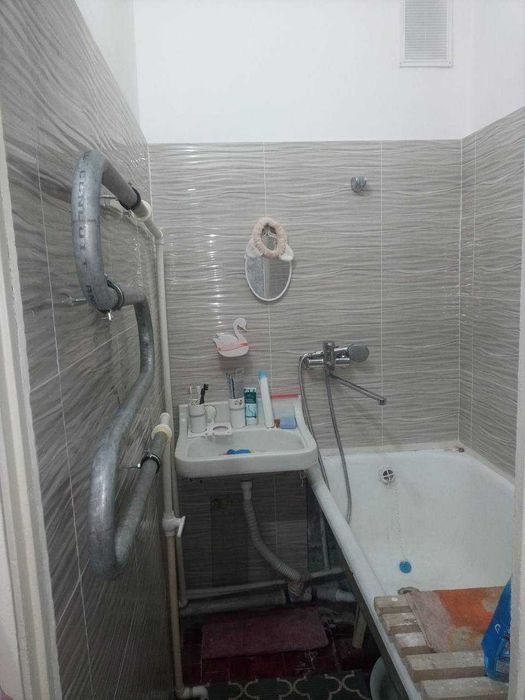 2 xonali kvartira sotiladi