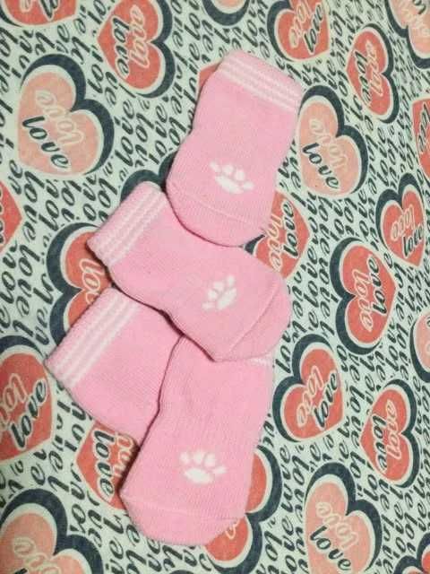 Șosete roz antiderapante pentru căței !