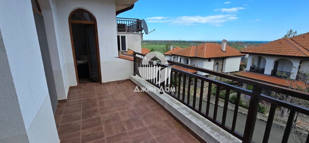 Просторен тристаен апартамент с ГЛЕДКА МОРЕ в к-с „Винеярдс“, гр. Ахе