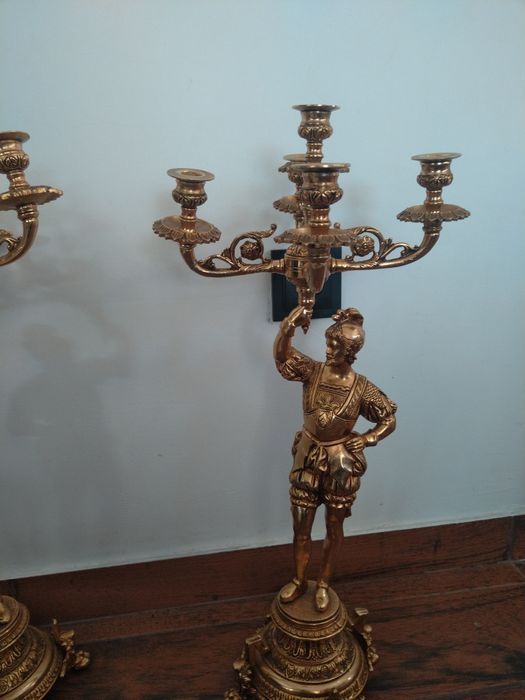 Продавам два масивни антикварни свещника петици огромни тежки